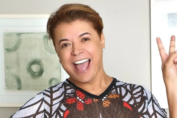 David Brazil coloca o bumbum pra jogo e famosas elogiam
