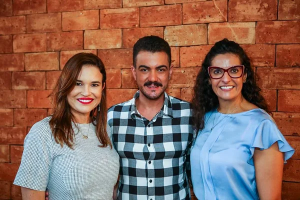 Tiago Correia oferece almoço para Lizete Ribeiro no Limoncello