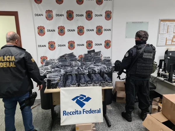 Carregadores de fuzil apreendidos em ação da PF