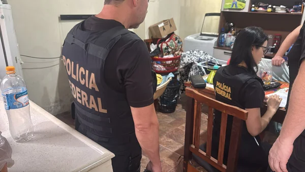 Polícia Federal faz operação contra desvio de materiais escolares