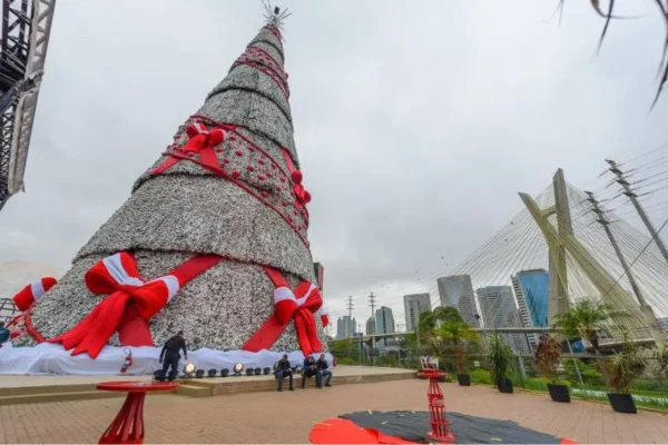 Confira o funcionamento dos serviços da prefeitura e do governo durante os feriados de Natal e Ano Novo. Rodízio será suspenso em São Paulo - Metrópoles