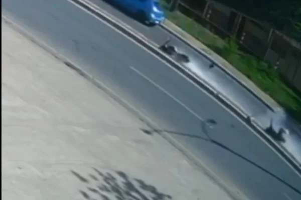 Imagem colorida do momento do acidente na Estrada do MOinho - Metrópoles
