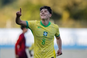 De pênalti, Gustavo Gomes fez o segundo gol 