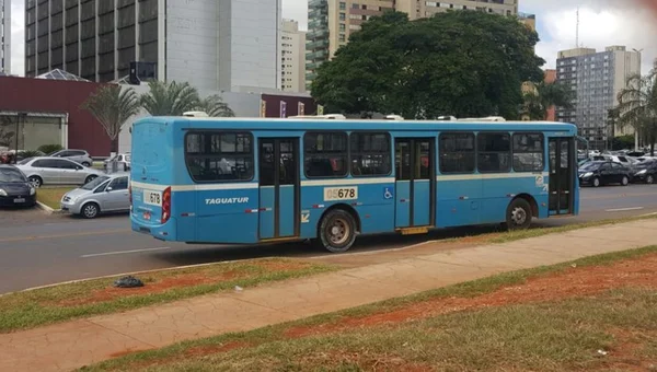 Homem é preso após roubar ônibus e sair dirigindo pela Asa Norte