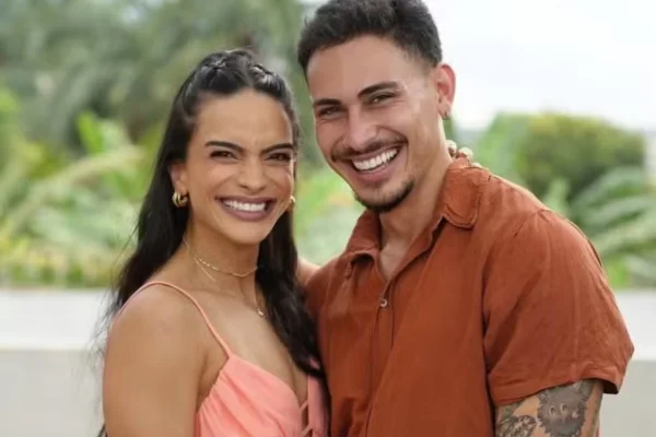 Natinha do Vôlei manda indireta após ser detonada por voltar com o ex