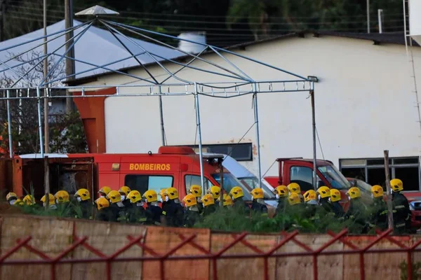 Bombeiros em curso de formação no DF durante pandemia de coronavírus