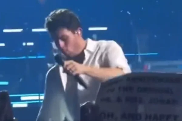 Foto colorida de Nick Jonas - Metrópoles