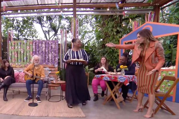 Talitha Morete e a cozinheira Silene no É de Casa