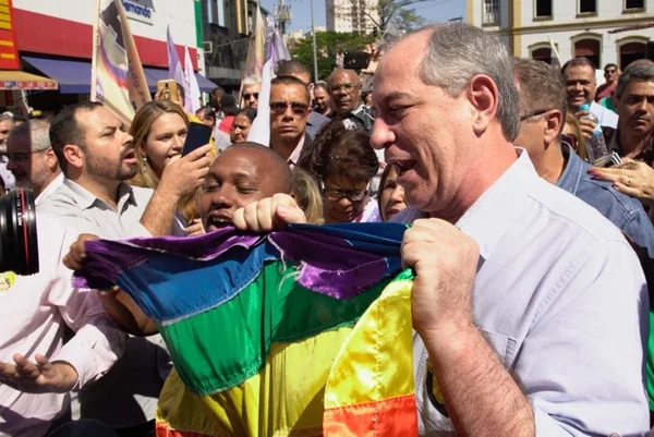 “Bolsonaro foi ferido na barriga, mas não mudou a cabeça”, diz Ciro