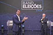 Flávio Bolsonaro e Lula Flávio Bolsonaro e Lula