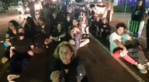 Fãs do Coldplay na rua