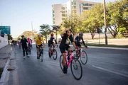 Segundo os atletas, falta segurança para quem pedala 