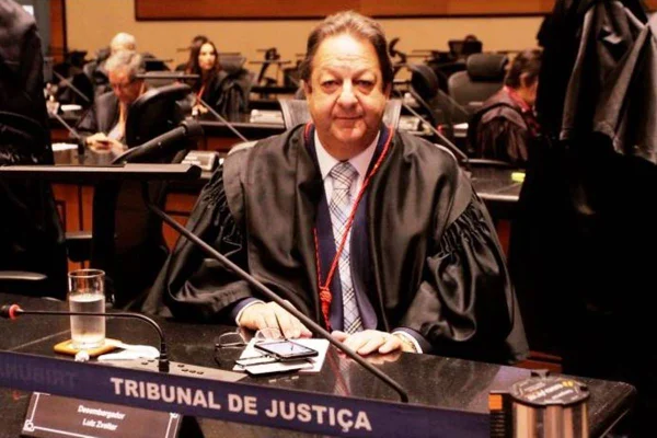 De olho na PEC da reeleição do TJRJ, desembargador Zveiter inicia campanha