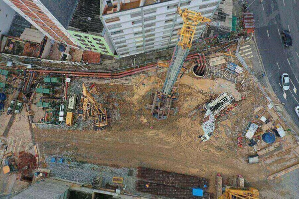 Imagem colorida aérea mostra obras da estação 14 Bis da Linha 6-Laranja do Metrô de SP - Metrópoles