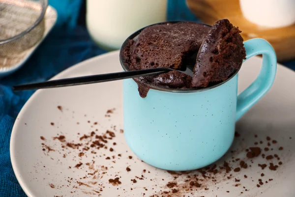 Bolo de chocolate em 5 minutos: a sobremesa perfeita pós-almoço