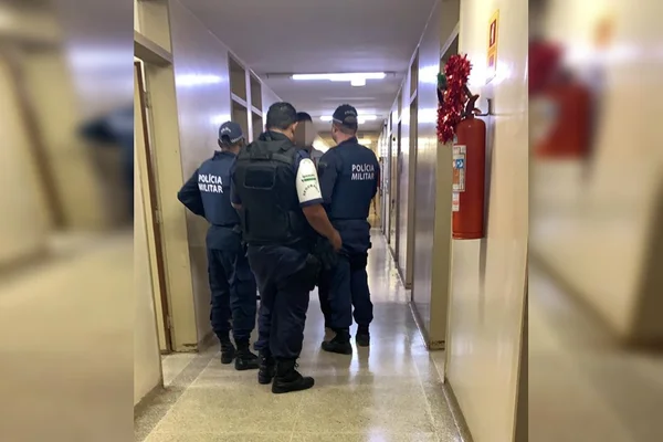 DF: bandido tenta roubar arma e vigilante de posto de saúde atira