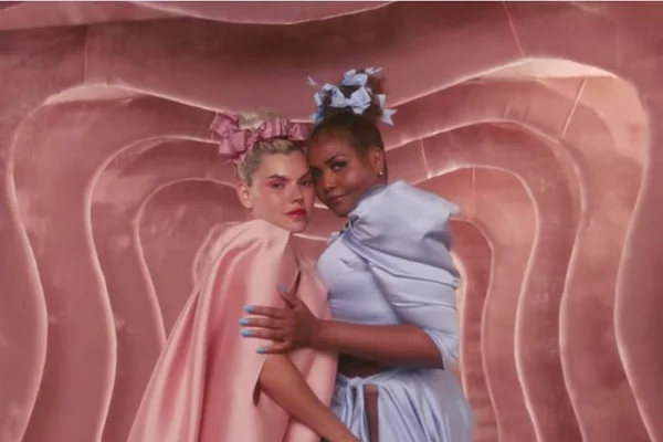 Xanalá: assista ao clipe de Amarantos e Duda Beat sobre vaginas