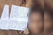 Cabeça decapitada com o bilhete do lado 