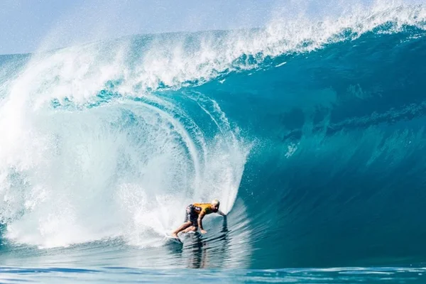 Italo Ferreira desbanca Medina e é campeão mundial de surfe