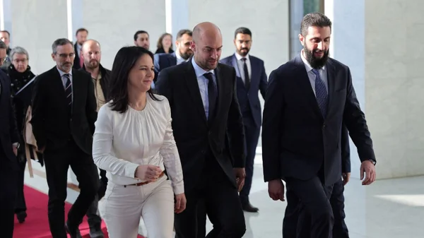 Imagem colorida mostra novo líder da Síria com delegação da França, Alemanha e União Europeia - Metrópoles