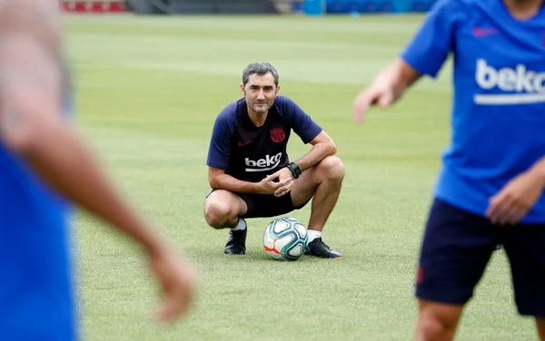 Técnico do Barcelona desconversa sobre possível volta de Neymar