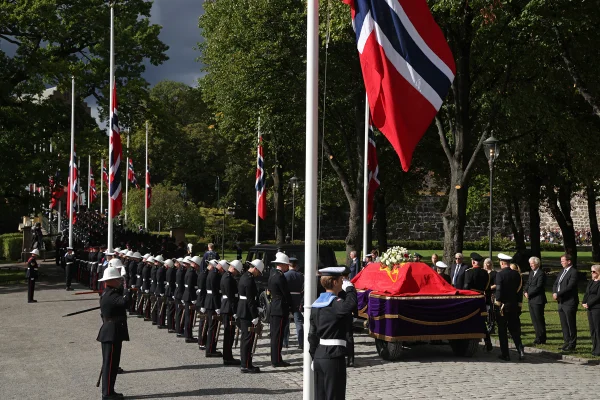 De “neto” preso a William: veja quem esteve no funeral do rei Harald V
