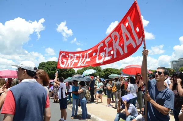 Servidores param nesta 3ª contra Nova Previdência e cortes na educação