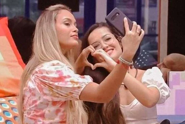Foto colorida de Sarah Andrade e Juliette no BBB - Metrópoles