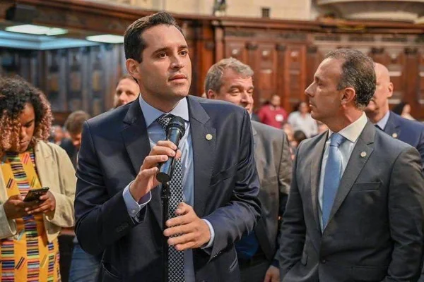 Prefeito do Rio reage à polêmica entre Chappell Roan e Jorginho, do Fla