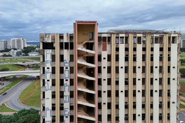Icônico hotel de Brasília, o Torre Palace, do DF séra demolido com uso de 165kg de explosivos Metrópoles