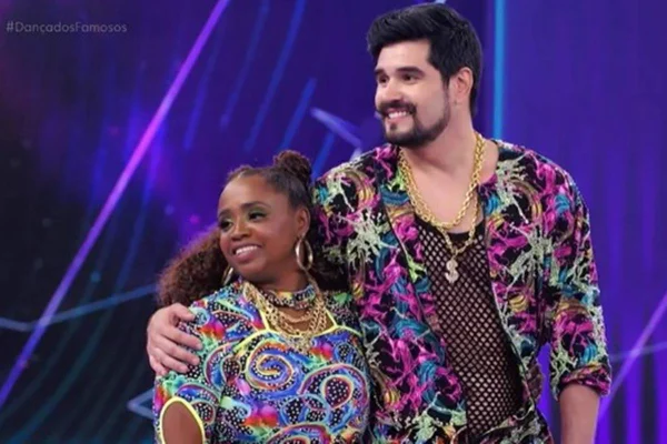 Daiane dos Santos choca a web com coreografia de funk ousada na TV