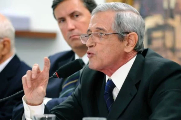 Foto colorida do general Luiz Eduardo Rocha Paiva