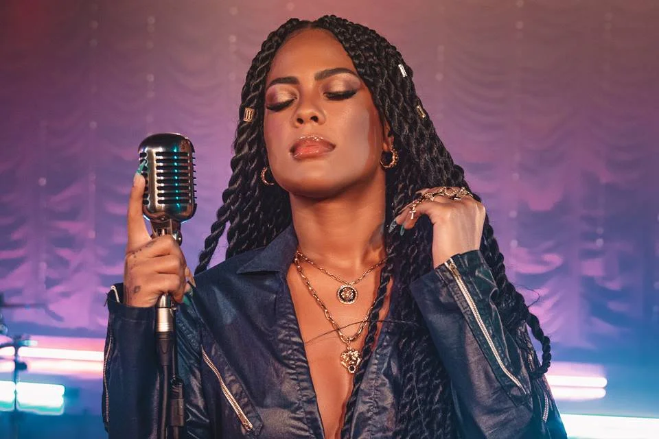 A jovem é promessa no pagode A jovem é promessa no pagode