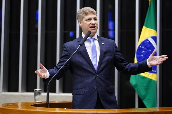 Novo entra com ação contra Lula por prevaricação após fala sobre Moro