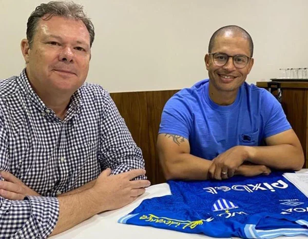 Alex assina com Avaí e é o novo técnico do time para a Série B