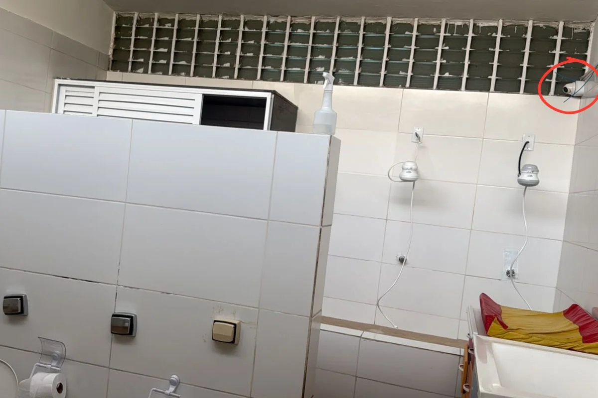 Mãe encontra câmeras dentro de banheiro de creche em São Paulo - imagem 3 Mãe encontra câmeras dentro de banheiro de creche em São Paulo - imagem 3