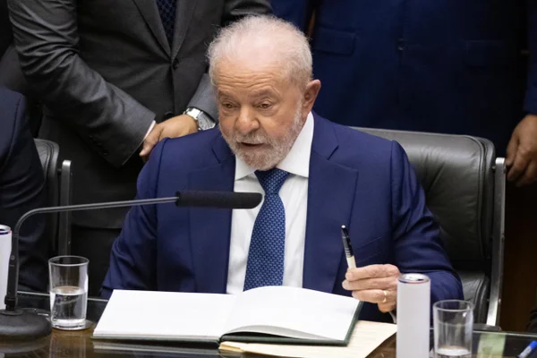 Lula manda CGU reavaliar sigilos de 100 anos impostos por Bolsonaro
