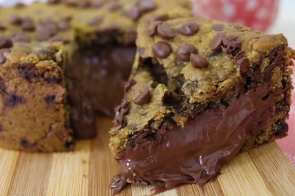 Fatia de torta cookie de nutella