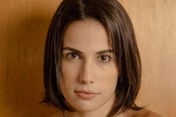 Morre a atriz Gabi Costa, a Nazira de Órfãos da Terra, aos 33 anos