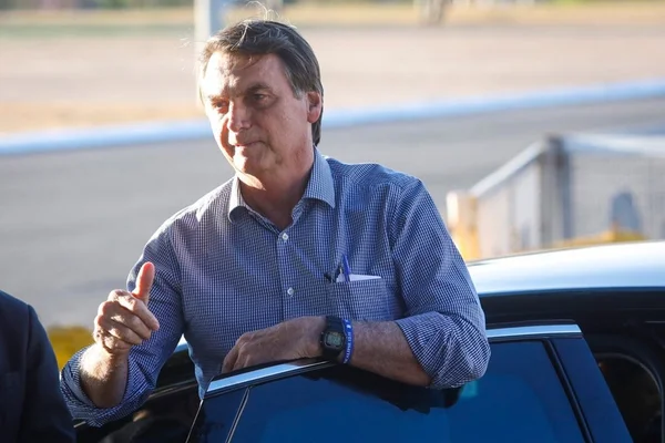 Bolsonaro sobre óleo no Nordeste: “Pergunta ao Castello Branco”
