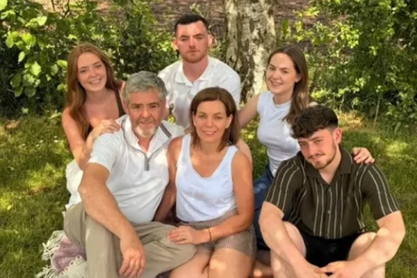 Imagem de Jez Bridges e sua família - Metrópoles