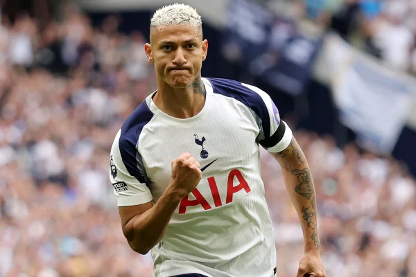 Foto colorida de Richarlison - Metrópoles
