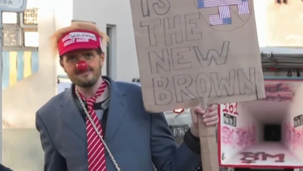 imagem colorida prostos durante forum economico mundial davos
