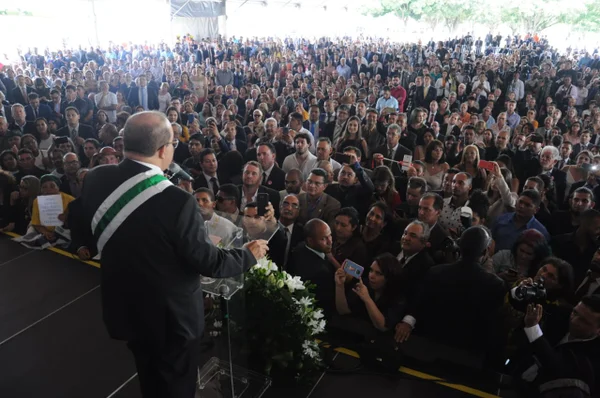 Posse de Ibaneis: 1,4 mil pessoas vão à Praça do Buriti