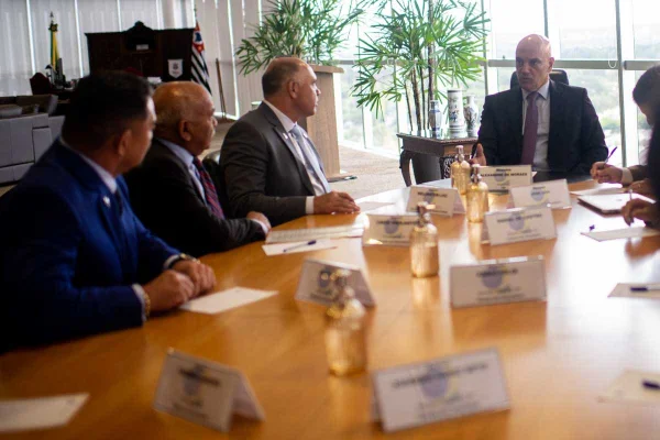 Alexandre de Moraes e deputados distritais