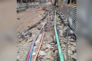 Cabos em canteiro de obras 