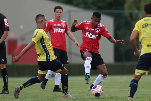 São Paulo goleia Caldense no 1º jogo-treino da pré-temporada
