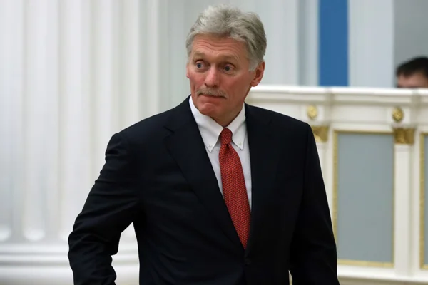 Imagem colorida do porta-voz da presidência da Rússia, Dmitry Peskov,