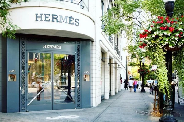Hermès anuncia linha inédita de maquiagem e cuidados com a pele