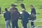 “Rick não pode ser sepultado”, diz família após velório do cantor - imagem 3 “Rick não pode ser sepultado”, diz família após velório do cantor - imagem 3